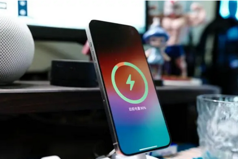 海西苹果15换屏服务分享用什么充电器给iPhone15充电更好 